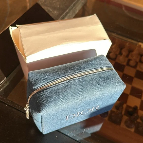 NEW DENIM DIOR BEAUTY BAG IN BOX 6 X 4.5 X 3.5 - Picture 4 of 7